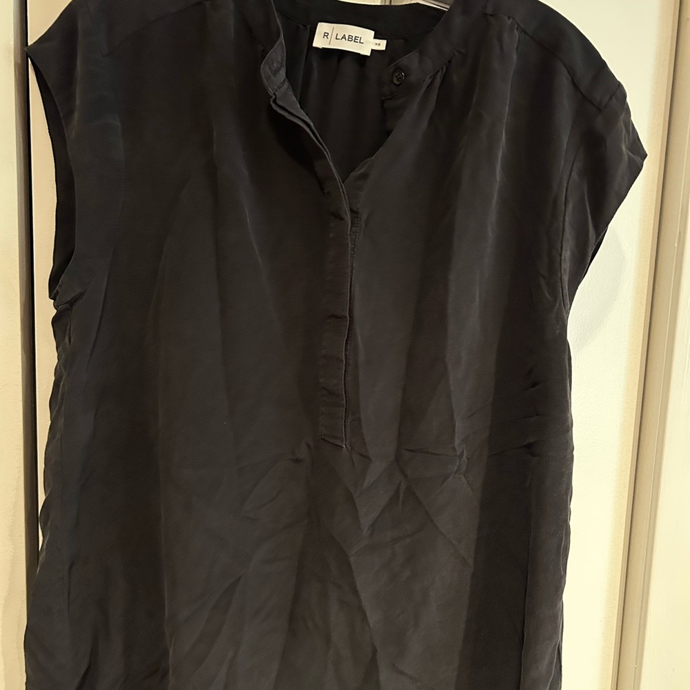 R Label black top size xs